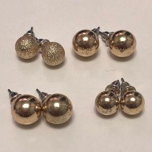 Set of 4 gold stud earrings